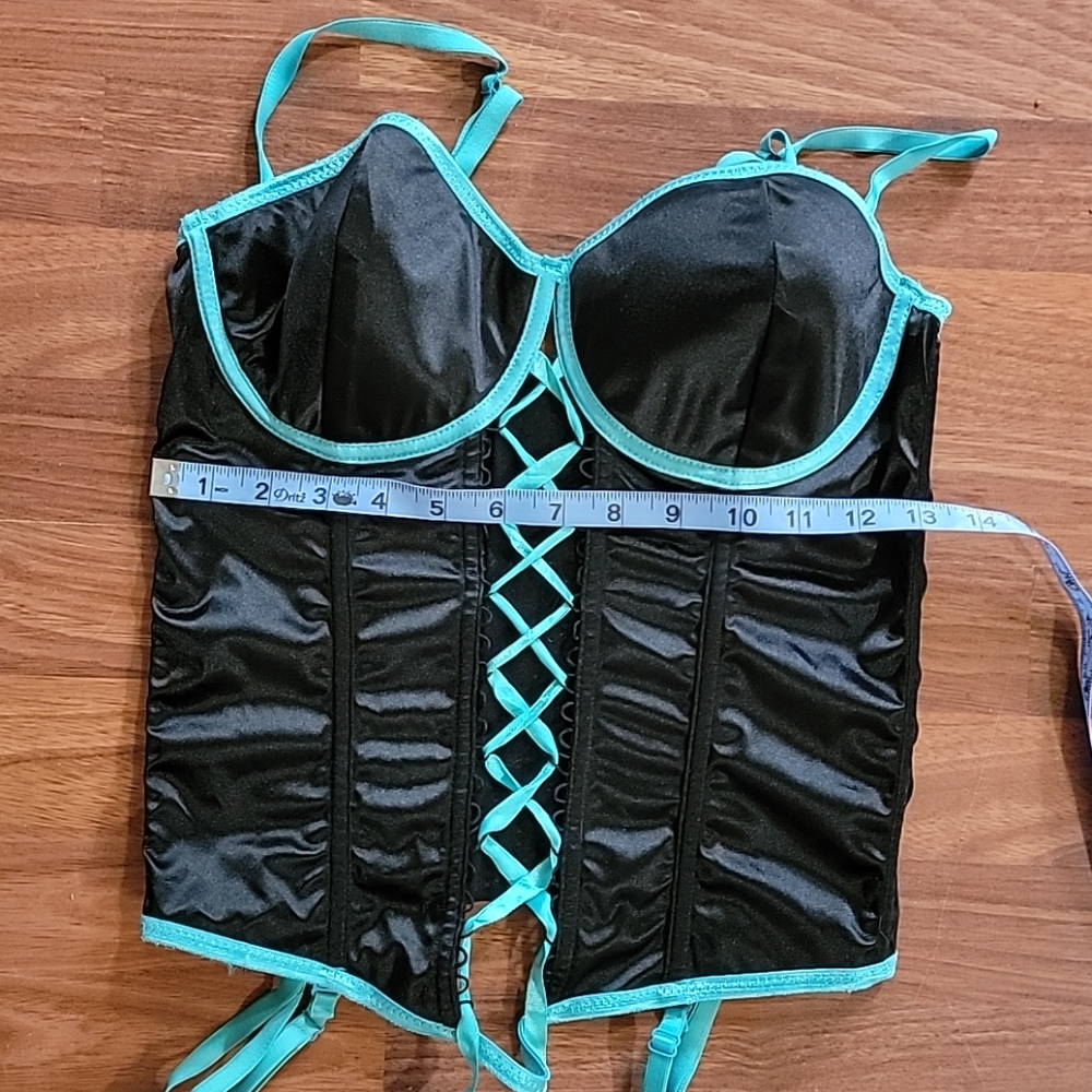 Lingerie - Picture 2 of 3